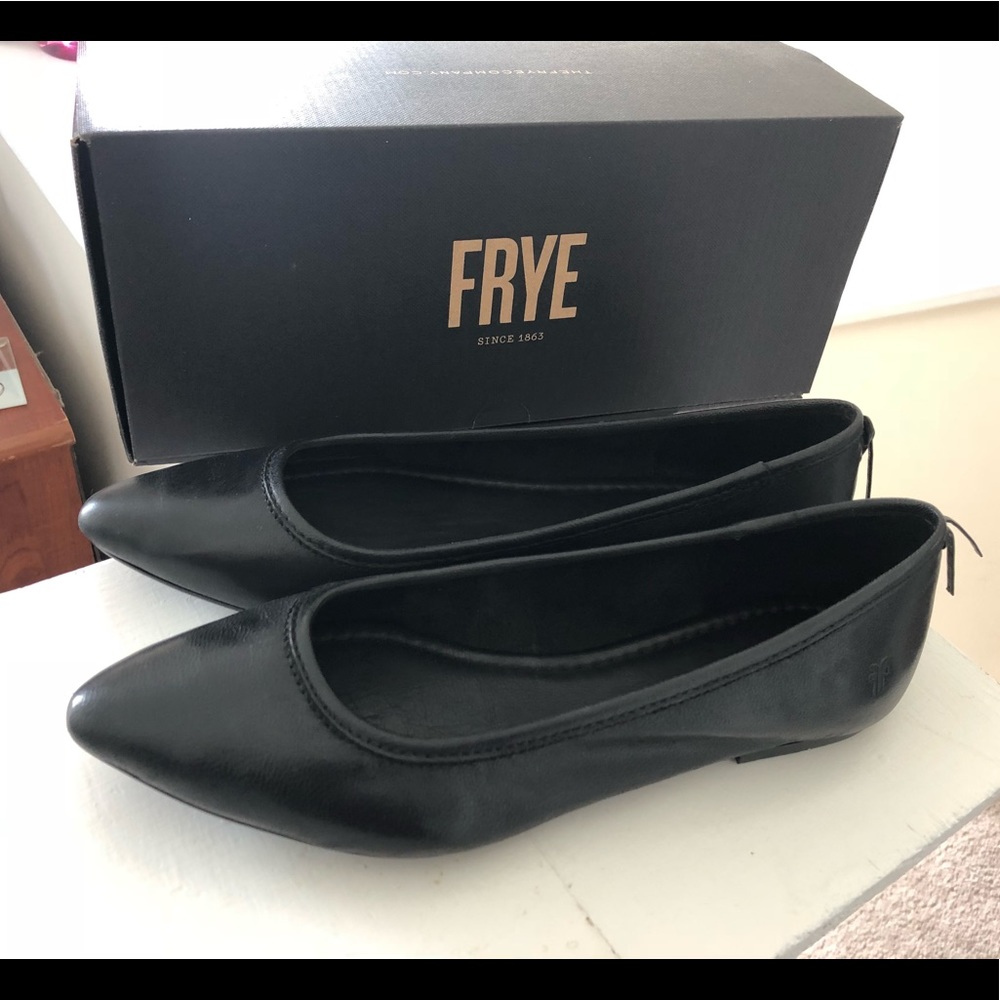 Brand NEW Frye Regina Flats